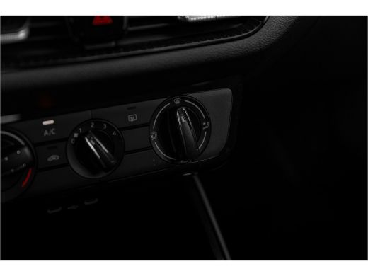 Skoda Fabia 1.0 Ambition | Carplay | Cruise control | Airco | Sensoren achter ActivLease financial lease