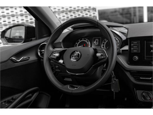 Skoda Fabia 1.0 Ambition | Carplay | Cruise control | Airco | Sensoren achter ActivLease financial lease