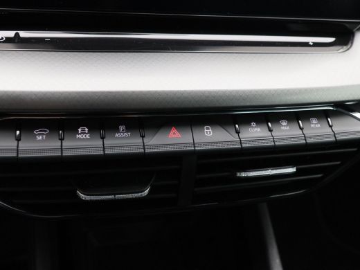 Skoda Octavia Combi 1.0 TSi 110 Pk Business Edition | Navigatie | Trekhaak | Privacy Glass | Elektrische Achter... ActivLease financial lease