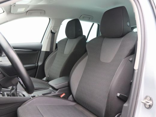 Skoda Octavia Combi 1.0 TSi 110 Pk Business Edition | Navigatie | Trekhaak | Privacy Glass | Elektrische Achter... ActivLease financial lease