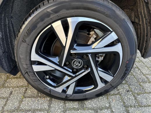 Toyota C-HR 1.8 Hybrid Style **STOELVERWARMING/ DODEHOEK DETECTIE/ ADAPTIEF CRUISE CONTROL/ 36 MAANDEN GARANT... ActivLease financial lease