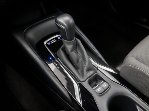 Toyota Corolla Touring Sports 1.8 Hybrid Active Sport Automaat (NAVIGATIE, CAMERA, ADAPTIVE CRUISE, SPORTSTOELEN, LANE ASSIST, ... ActivLease financial lease