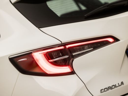 Toyota Corolla Touring Sports 1.8 Hybrid Active Sport Automaat (NAVIGATIE, CAMERA, ADAPTIVE CRUISE, SPORTSTOELEN, LANE ASSIST, ... ActivLease financial lease