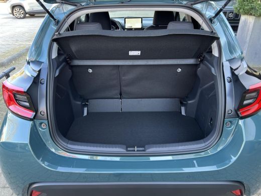 Toyota Yaris 1.5 Hybrid 115 Dynamic Comfort Pack | Stuurwielverwarming | BSM | PDC voor en achter ActivLease financial lease