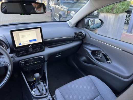 Toyota Yaris 1.5 Hybrid 115 Dynamic Comfort Pack | Stuurwielverwarming | BSM | PDC voor en achter ActivLease financial lease