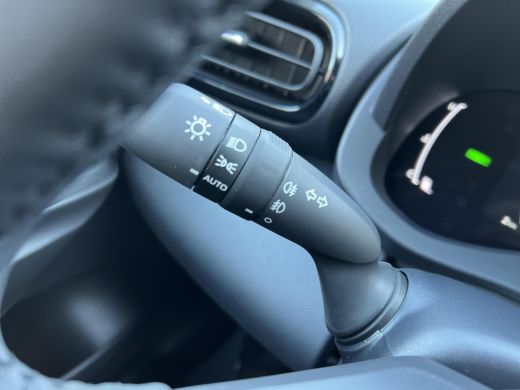Toyota Yaris 1.5 Hybrid 115 Dynamic Comfort Pack | Stuurwielverwarming | BSM | PDC voor en achter ActivLease financial lease