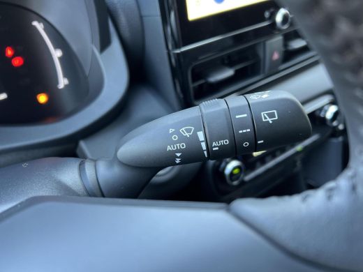 Toyota Yaris 1.5 Hybrid 115 Dynamic Comfort Pack | Stuurwielverwarming | BSM | PDC voor en achter ActivLease financial lease