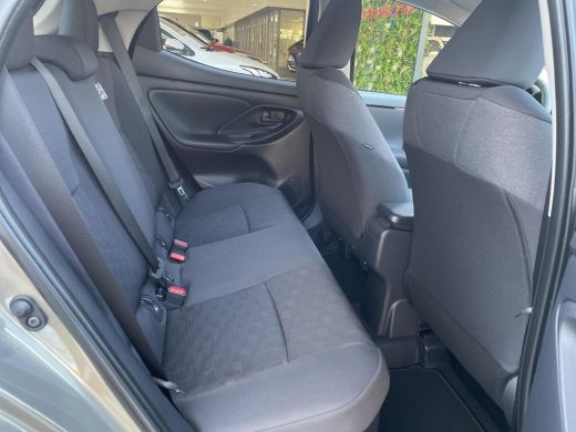 Toyota Yaris 1.5 Hybrid 115 Dynamic | Nieuw uit voorraad leverbaar | 10 jaar / 200.000 km garantie | ActivLease financial lease