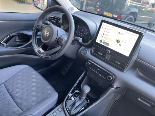 Toyota Yaris 1.5 Hybrid 115 Dynamic | Nieuw uit voorraad leverbaar | 10 jaar / 200.000 km garantie | ActivLease financial lease