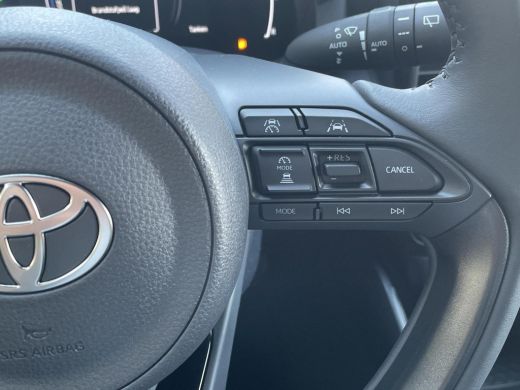 Toyota Yaris 1.5 Hybrid 115 Dynamic | Nieuw uit voorraad leverbaar | 10 jaar / 200.000 km garantie | ActivLease financial lease