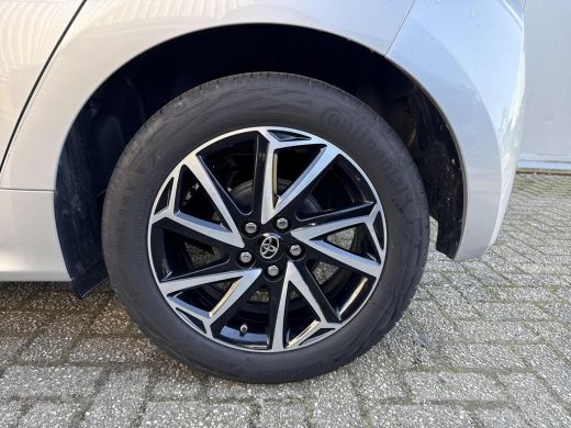 Toyota Yaris 1.5 VVT-i First Edition **KEYLESS/ APPLE CARPLAY/ 36 MAANDEN GARANTIE** ActivLease financial lease