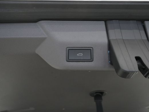 Volkswagen Multivan 1.4 eHybrid L2H1 Life 7P. Vis-a-Vis Trekhaak Camera El. Schuifdeuren ActivLease financial lease