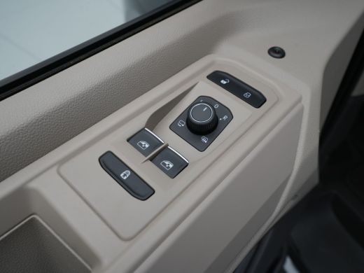 Volkswagen Multivan 1.4 eHybrid L2H1 Life 7P. Vis-a-Vis Trekhaak Camera El. Schuifdeuren ActivLease financial lease
