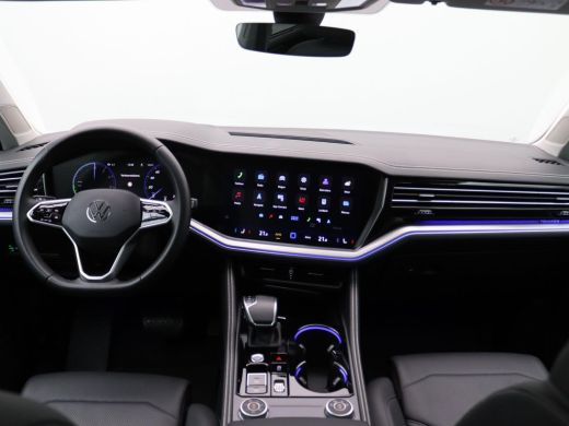 Volkswagen Touareg 3.0 TSi eHybrid 4MOTION Elegance 381PK DSG luchtvering, elektrisch verstelbare stoelen, matrix le... ActivLease financial lease