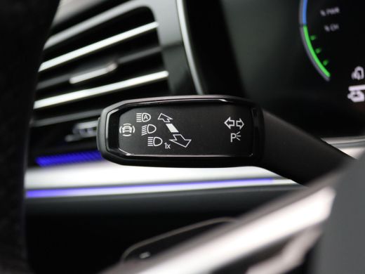 Volkswagen Touareg 3.0 TSi eHybrid 4MOTION Elegance 381PK DSG luchtvering, elektrisch verstelbare stoelen, matrix le... ActivLease financial lease