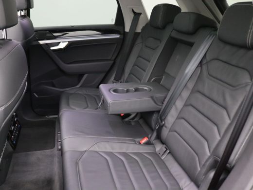 Volkswagen Touareg 3.0 TSi eHybrid 4MOTION Elegance 381PK DSG luchtvering, elektrisch verstelbare stoelen, matrix le... ActivLease financial lease