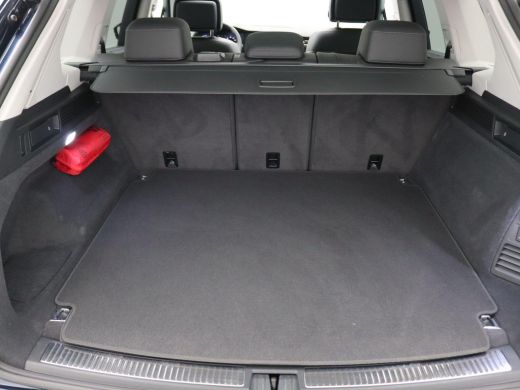 Volkswagen Touareg 3.0 TSi eHybrid 4MOTION Elegance 381PK DSG luchtvering, elektrisch verstelbare stoelen, matrix le... ActivLease financial lease