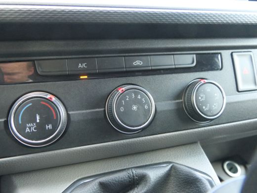 Volkswagen Transporter 2.0 TDI L1H1 26 Economy Business | Trekhaak | Bijrijdersbank | Cruise Control | Parkeersensoren ActivLease financial lease