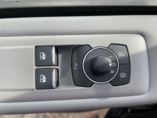 Volkswagen Transporter 2.0 TDI L2H1 30 Bulli | 170 PK | Dubbele Cabine | Trekhaak | App connect ActivLease financial lease