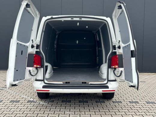 Volkswagen Transporter 2.0 TDI L2H3 28 Bulli | Automaat | Leder | Navigatie | Camera | Digitaal Dashboard | Sidebars | A... ActivLease financial lease