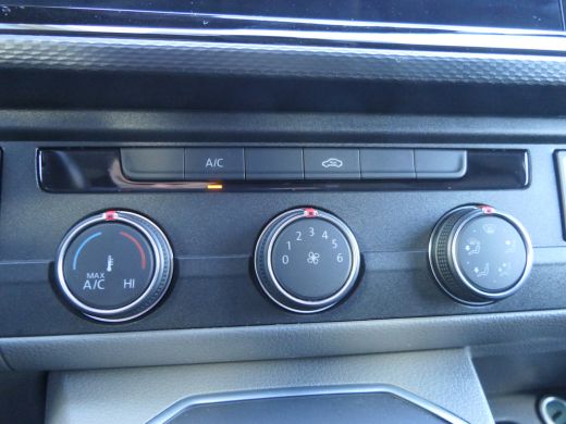 Volkswagen Transporter 2.0 TDI L2H3 28 Bulli | Automaat | Leder | Navigatie | Camera | Digitaal Dashboard | Sidebars | A... ActivLease financial lease