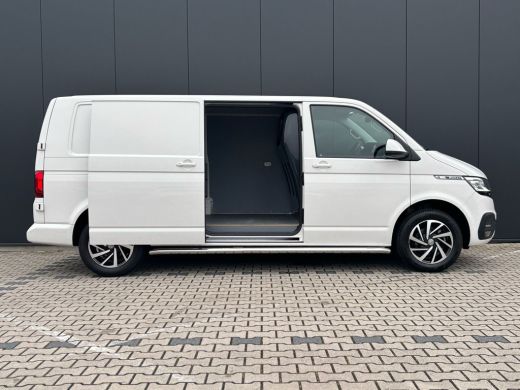 Volkswagen Transporter 2.0 TDI L2H3 28 Bulli | Automaat | Leder | Navigatie | Camera | Digitaal Dashboard | Sidebars | A... ActivLease financial lease