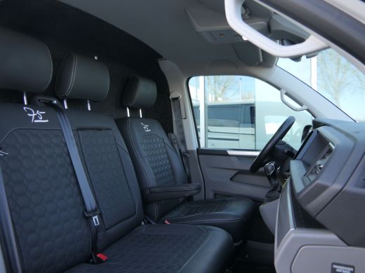 Volkswagen Transporter 2.0 TDI L2H3 28 Bulli | Automaat | Leder | Navigatie | Camera | Digitaal Dashboard | Sidebars | A... ActivLease financial lease