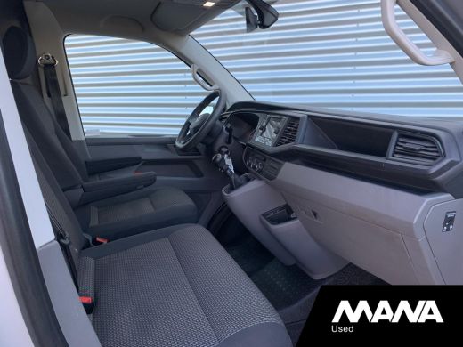 Volkswagen Transporter 2.0TDI L2H1 28 Airco Cruise Sensoren Trekhaak Betonplex Airbag 12V CarPlay Wandbekleding Bijrijde... ActivLease financial lease