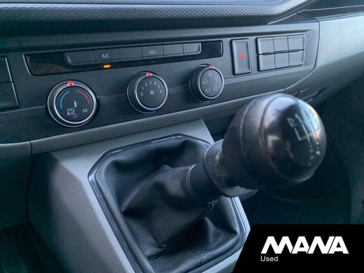 Volkswagen Transporter 2.0TDI L2H1 28 Airco Cruise Sensoren Trekhaak Betonplex Airbag 12V CarPlay Wandbekleding Bijrijde... ActivLease financial lease