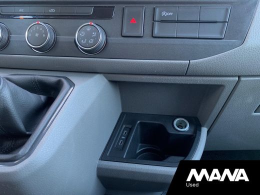 Volkswagen Transporter 2.0TDI L2H1 28 Airco Cruise Sensoren Trekhaak Betonplex Airbag 12V CarPlay Wandbekleding Bijrijde... ActivLease financial lease