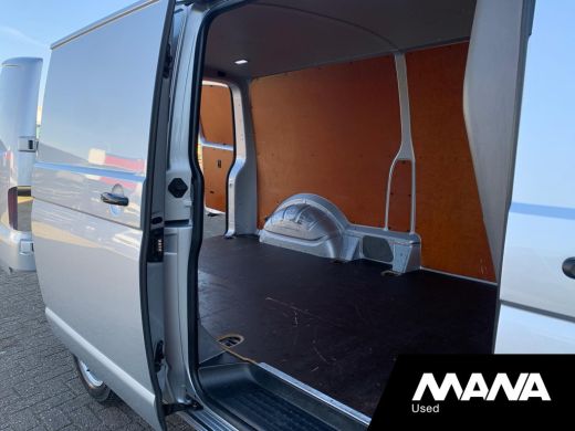 Volkswagen Transporter 2.0TDI L2H1 28 Airco Cruise Sensoren Trekhaak Betonplex Airbag 12V CarPlay Wandbekleding Bijrijde... ActivLease financial lease