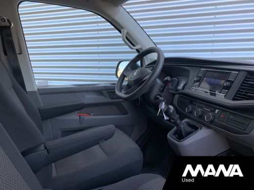 Volkswagen Transporter 2.0TDI L2H1 28 Airco Cruise Sensoren Trekhaak Betonplex Airbag 12V CarPlay Wandbekleding Bijrijde... ActivLease financial lease
