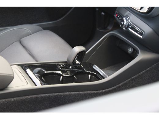 Volvo  XC40 Recharge 231PK Ultimate Panoramadak | Trekhaak | HK Audio | 360 Camera | All Season banden ActivLease financial lease