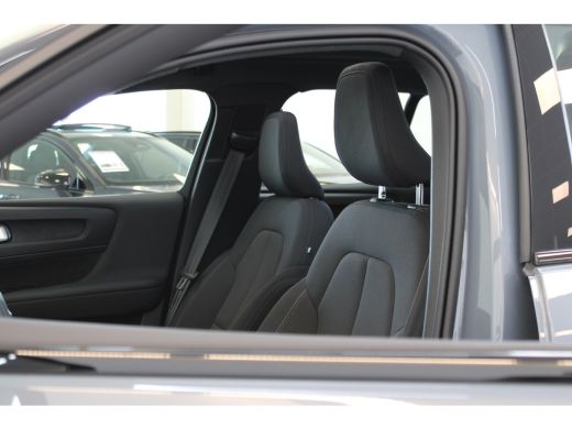 Volvo  XC40 Recharge 231PK Ultimate Panoramadak | Trekhaak | HK Audio | 360 Camera | All Season banden ActivLease financial lease