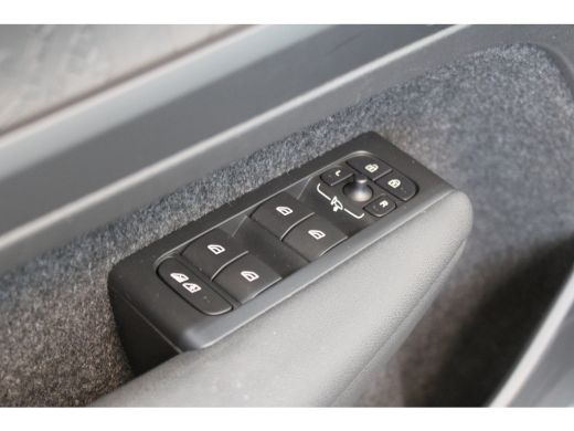 Volvo  XC40 Recharge 231PK Ultimate Panoramadak | Trekhaak | HK Audio | 360 Camera | All Season banden ActivLease financial lease