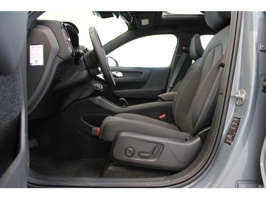 Volvo  XC40 Recharge 231PK Ultimate Panoramadak | Trekhaak | HK Audio | 360 Camera | All Season banden ActivLease financial lease