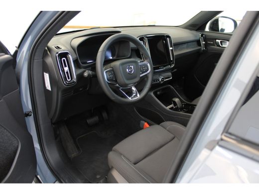 Volvo  XC40 Recharge 231PK Ultimate Panoramadak | Trekhaak | HK Audio | 360 Camera | All Season banden ActivLease financial lease