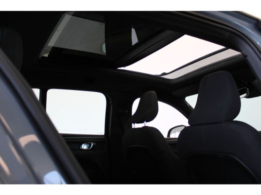 Volvo  XC40 Recharge 231PK Ultimate Panoramadak | Trekhaak | HK Audio | 360 Camera | All Season banden ActivLease financial lease