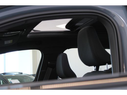 Volvo  XC40 Recharge 231PK Ultimate Panoramadak | Trekhaak | HK Audio | 360 Camera | All Season banden ActivLease financial lease