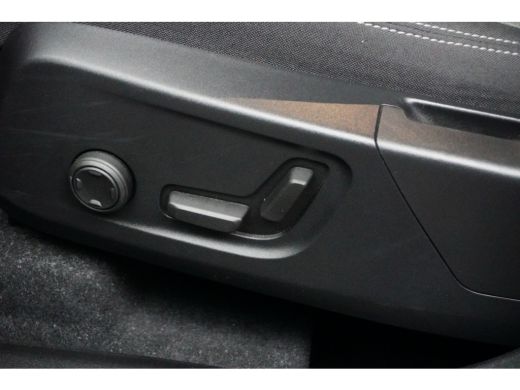 Volvo  XC40 Volvo T4 Plug-in hybrid Plus Bright | Elektrische Stoelen | Camera | Keyless | LED | Harman/Kardon ActivLease financial lease
