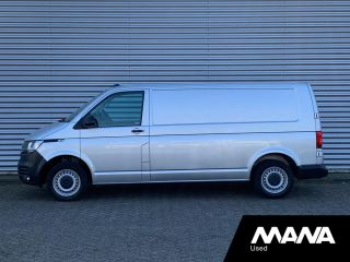 Volkswagen Transporter 2.0TDI L2H1 28 Airco Cruise Sensoren Trekhaak Betonplex Airbag 12V CarPlay Wandbekleding Bijrijde...