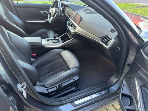 BMW 3-serie 320i High Executive M Sport ActivLease financial lease