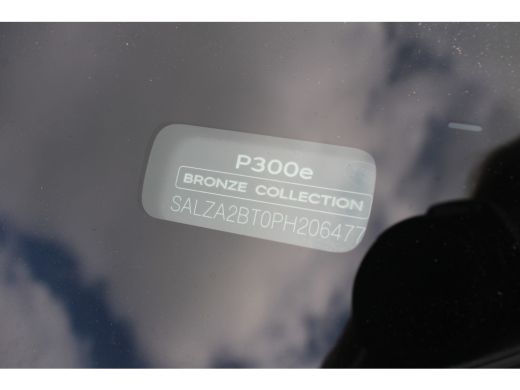 Land Rover Range Rover Evoque P300e AWD R-DYNAMIC | PANODAK | NL-AUTO! | LEDER | WINTERPACK | 1E EIGENAAR! | PERFECTE STAAT! ActivLease financial lease
