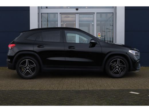 Mercedes GLA 180 AMG Line | Camera | Stoelverwarming | Cruise Control | Elektr. klep | PDC V/A | Navi ActivLease financial lease