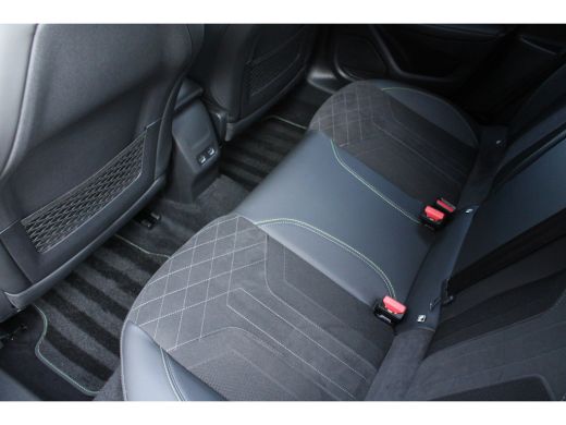 Peugeot 208 Peugeot 5drs 1.2 PureTech 100pk GT Pack | Navigatie | Stoelverwarming | Alcantara | Camera | Blac... ActivLease financial lease