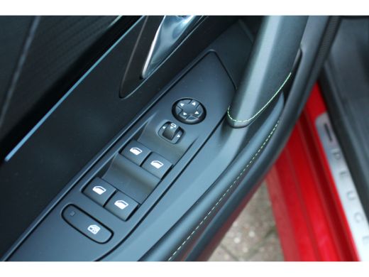 Peugeot 208 Peugeot 5drs 1.2 PureTech 100pk GT Pack | Navigatie | Stoelverwarming | Alcantara | Camera | Blac... ActivLease financial lease