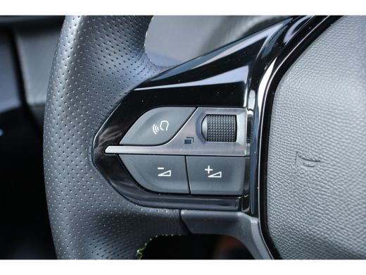 Peugeot 208 Peugeot 5drs 1.2 PureTech 100pk GT Pack | Navigatie | Stoelverwarming | Alcantara | Camera | Blac... ActivLease financial lease