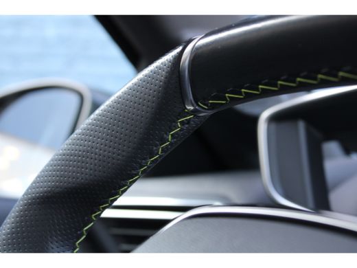 Peugeot 208 Peugeot 5drs 1.2 PureTech 100pk GT Pack | Navigatie | Stoelverwarming | Alcantara | Camera | Blac... ActivLease financial lease