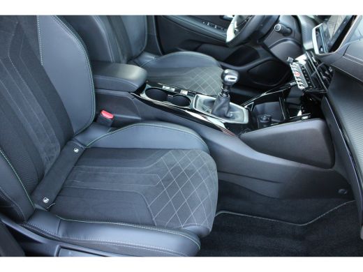 Peugeot 208 Peugeot 5drs 1.2 PureTech 100pk GT Pack | Navigatie | Stoelverwarming | Alcantara | Camera | Blac... ActivLease financial lease