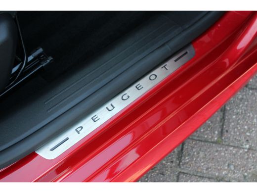 Peugeot 208 Peugeot 5drs 1.2 PureTech 100pk GT Pack | Navigatie | Stoelverwarming | Alcantara | Camera | Blac... ActivLease financial lease